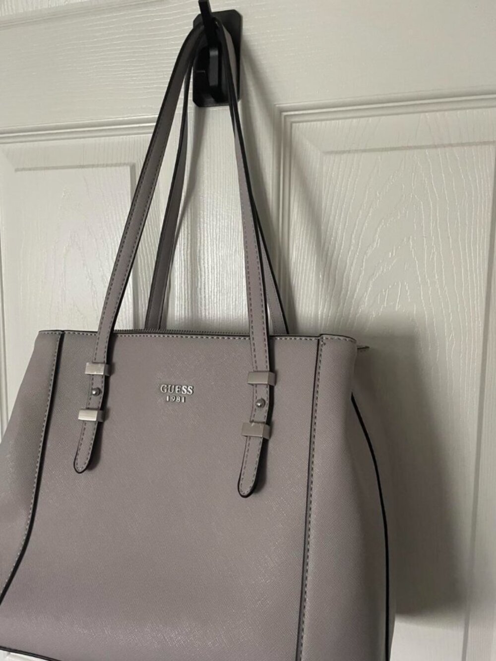 BRAND NEW Grey Chic Guess Bag